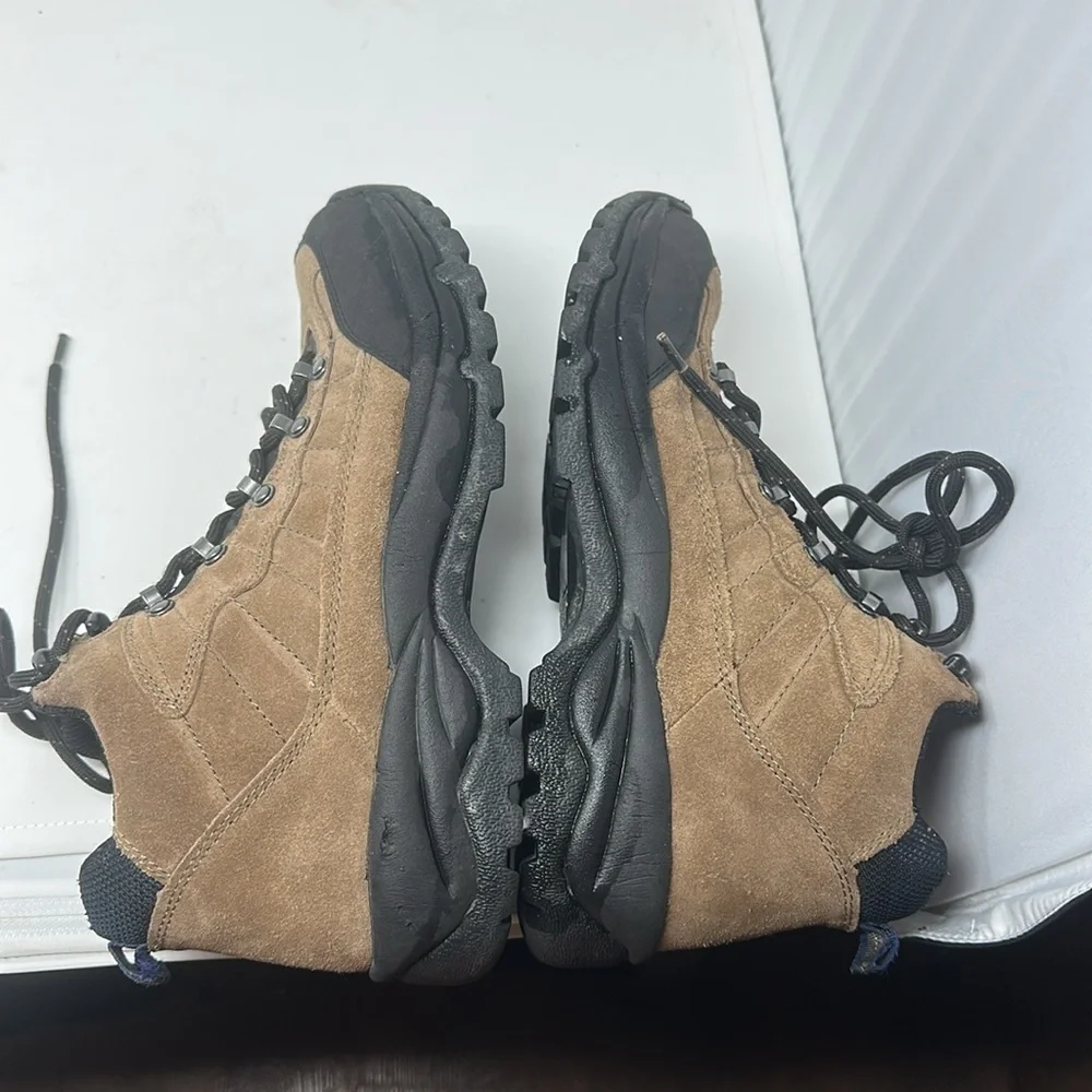 Redhead hikers size 9 1/2